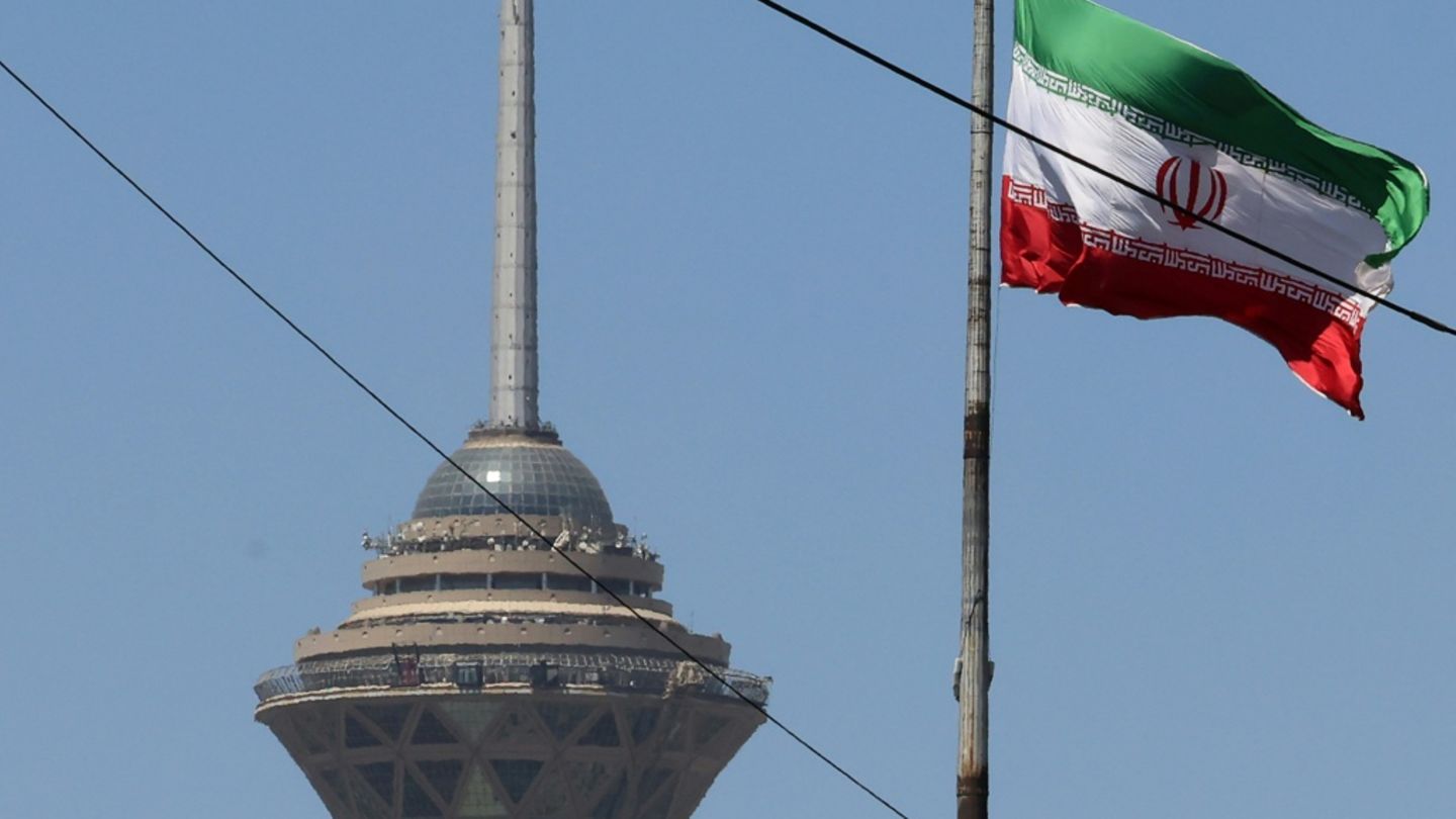 Iran greift laut Staatsfernsehen als Vergeltung für US-Angriffe US-Stützpunkt an