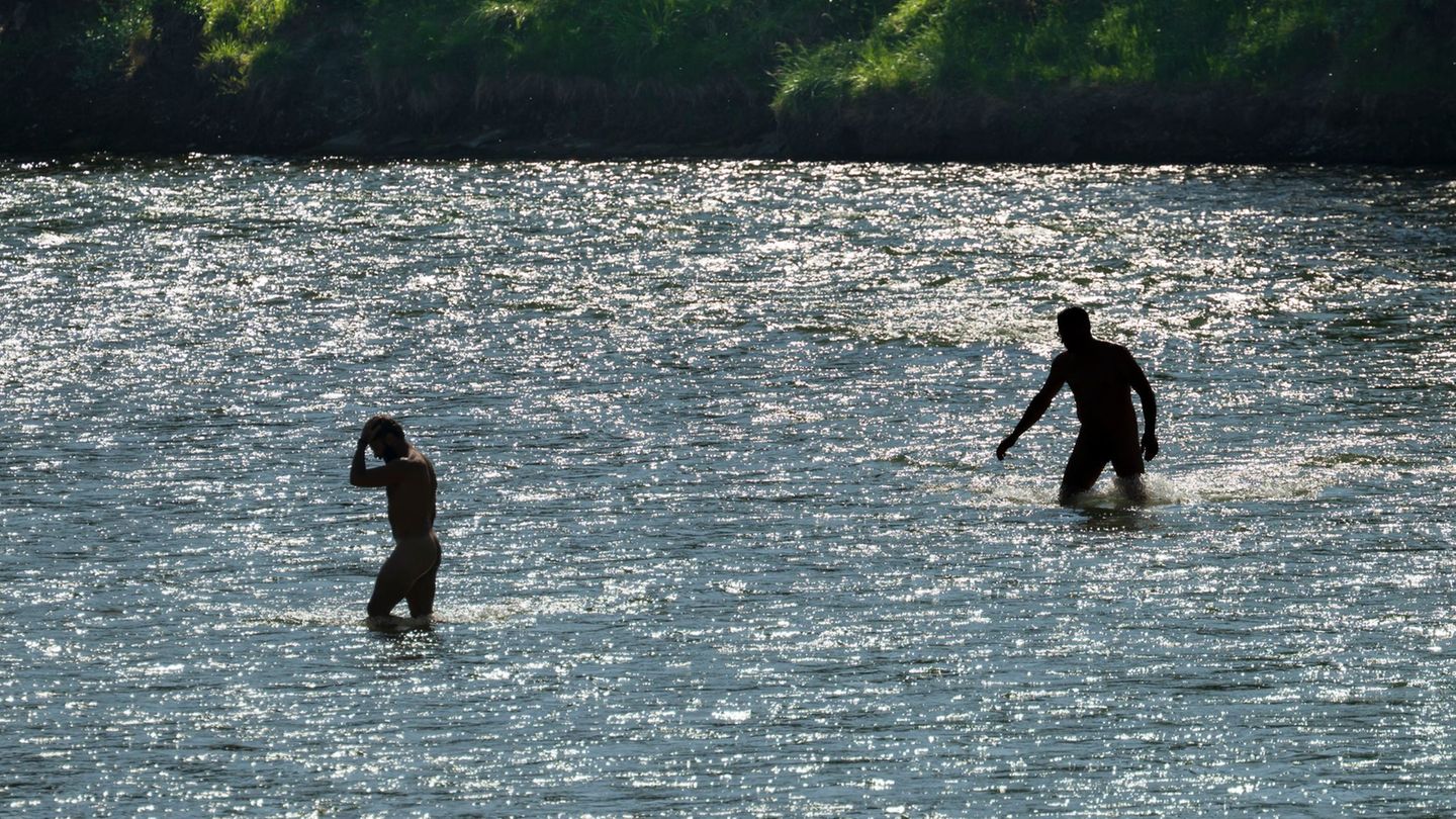 Es bleibt sommerlich im Freistaat. Foto: Peter Kneffel/dpa
