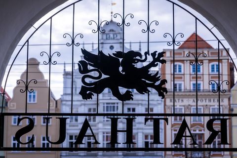 In den Städten und Landkreisen im Nordosten sind viele Stellen unbesetzt. (Symbolbild) Foto: Jens Büttner/dpa