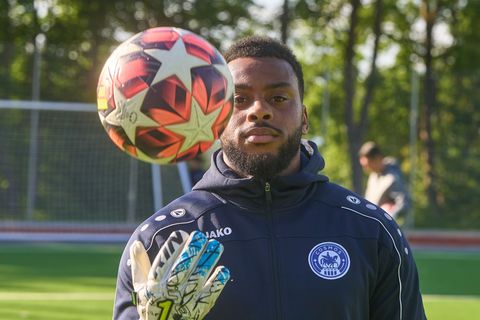 Josué Duverger vom FC Cosmos Koblenz ist in den WM-Kader Haitis berufen worden. Foto: Thomas Frey/dpa