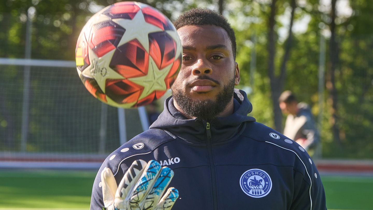 Josué Duverger vom FC Cosmos Koblenz ist in den WM-Kader Haitis berufen worden. Foto: Thomas Frey/dpa