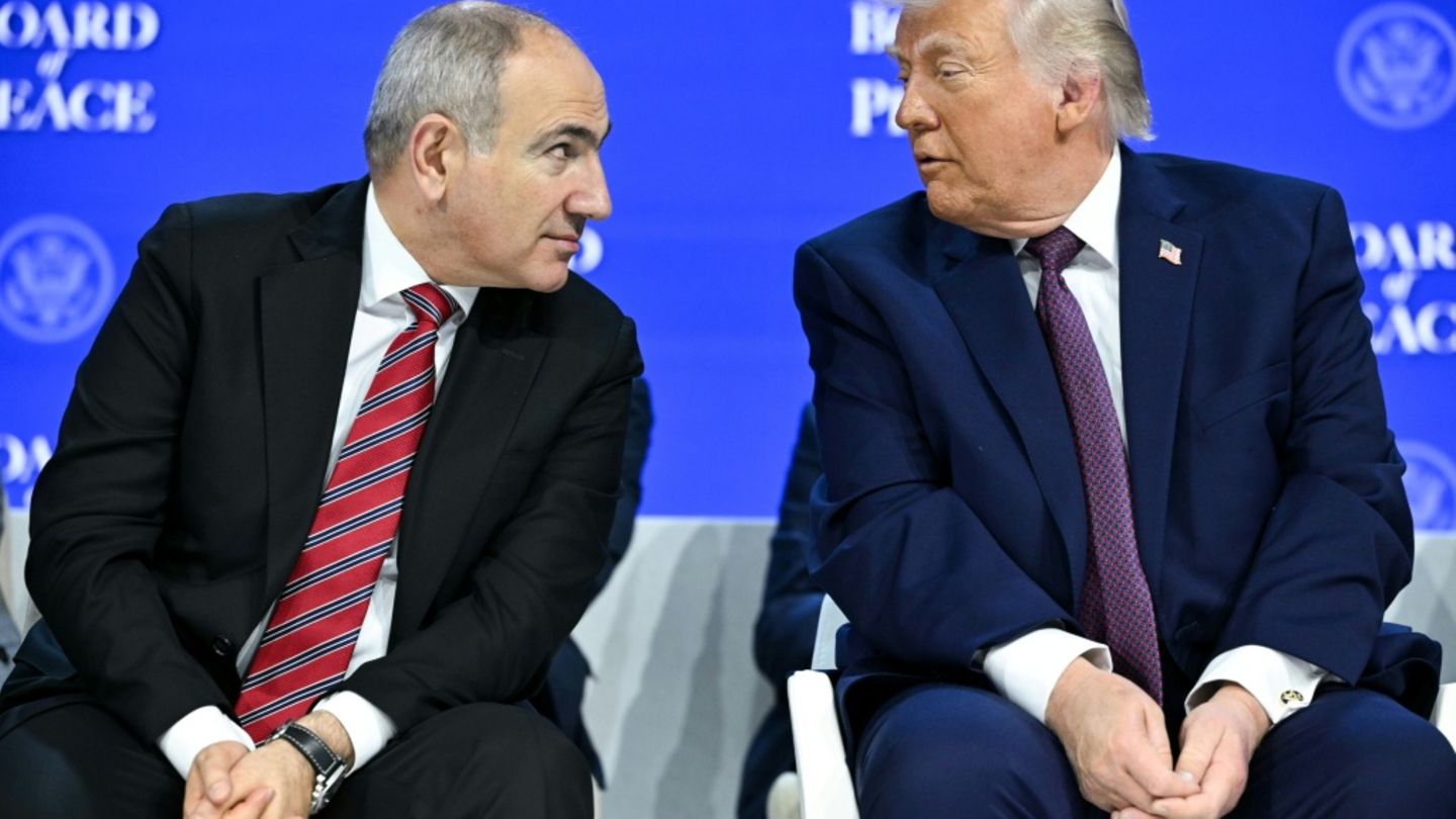 Trump (rechts) und Paschinjan im Januar in der Schweiz