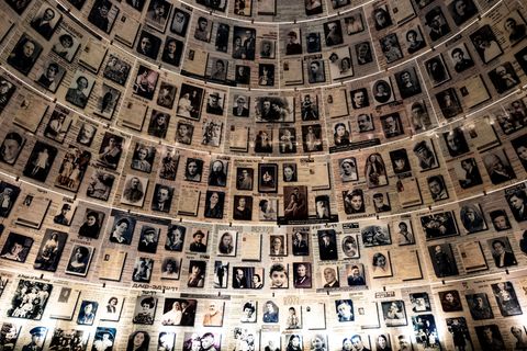 Die Halle der Namen in der Holocaust-Gedenkstätte Yad Vashem in Jerusalem. (Archivbild) Foto: Fabian Sommer/dpa