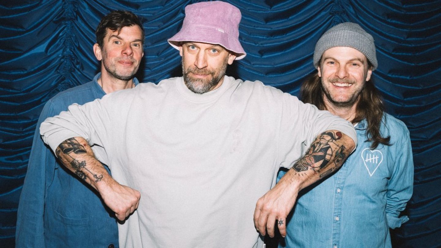 Rüdiger „Rüde“ Linhof, Flo Weber und Peter Brugger feiern das 30-jährige Jubiläum ihrer Kultband Sportfreunde Stiller.