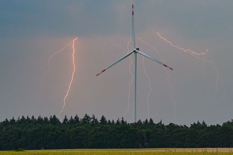 Der Wetterdienst sieht schwere Gewitter aufziehen. (Archivbild) Foto: Patrick Pleul/dpa