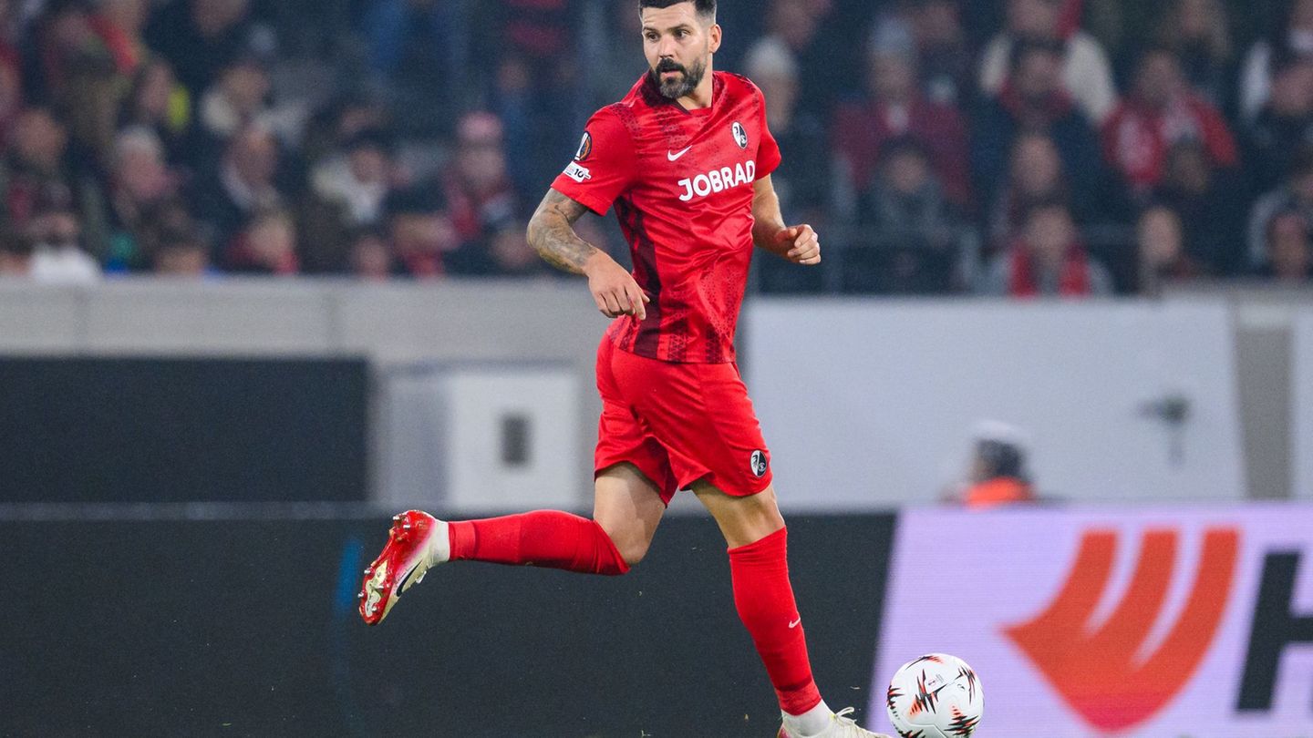 Anthony Jung bleibt beim SC Freiburg. (Archivbild) Foto: Tom Weller/dpa