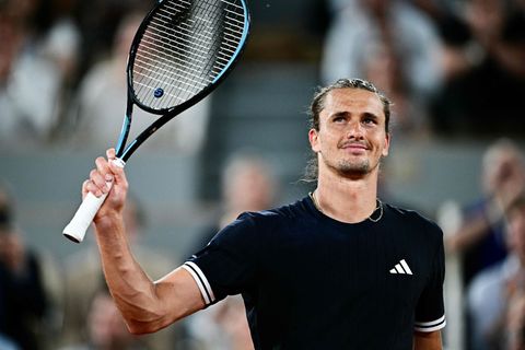 Jubelt über den Drittrunden-Einzug bei den French Open: Alexander Zverev. Foto: Julien De Rosa/AFP/dpa