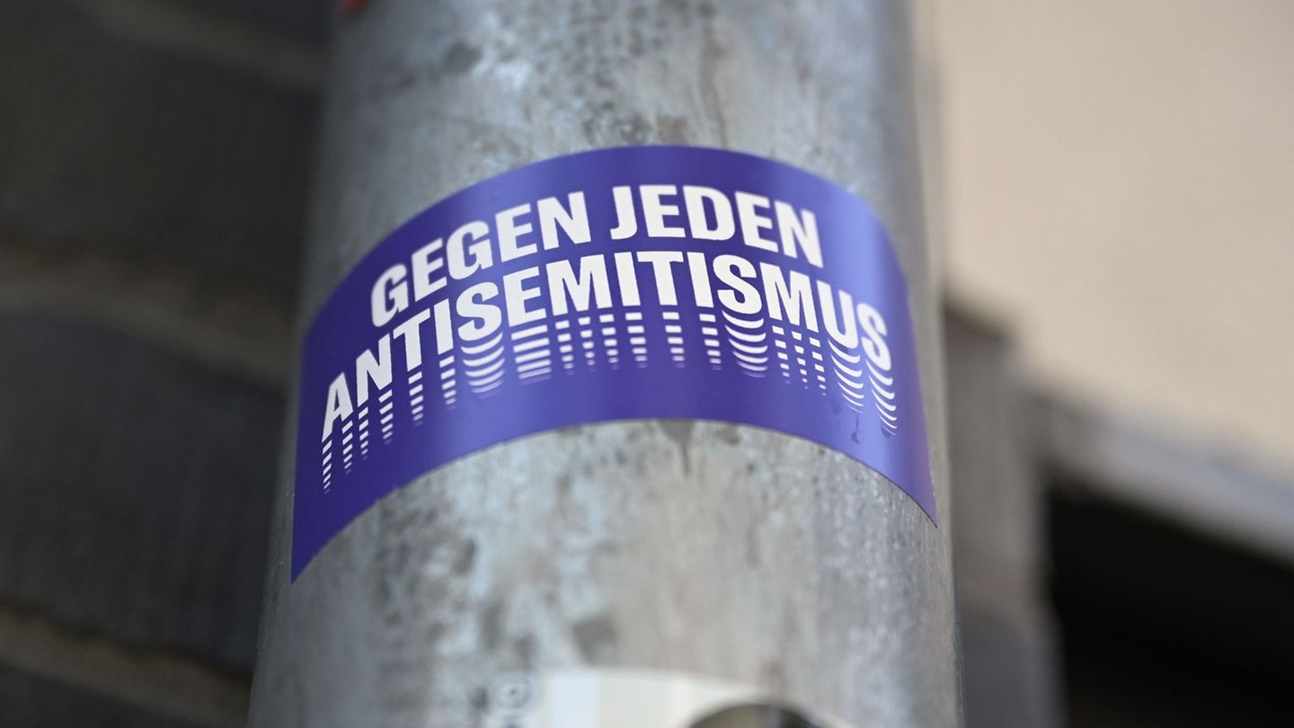 Die Zahl der antisemitischen Vorfälle bleibt im Norden auf einem erschreckenden Niveau. (Symbolbild) Foto: Elisa Schu/dpa