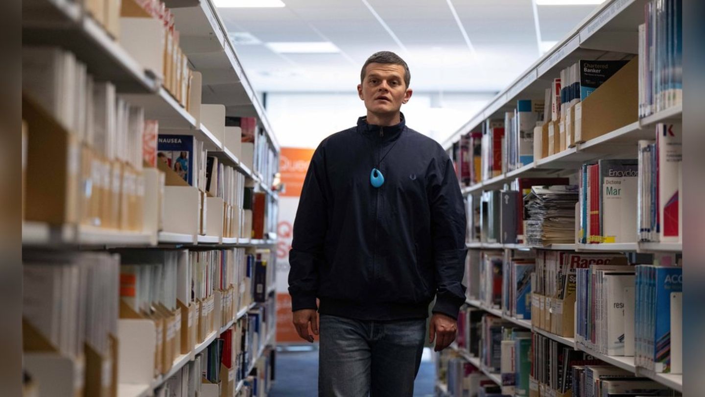 Robert Aramayo verkörpert in „Verflucht normal“ den Tourette-Aktivisten John Davidson.