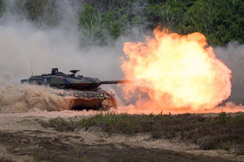 Leopard-2-Panzer bei Bundeswehrmanöver