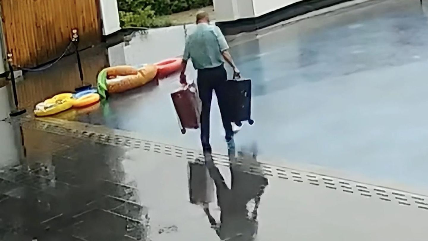 Optische Täuschung: Spiegelglatte Oberfläche – Chauffeur läuft mit Koffern direkt in den Pool
