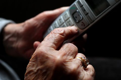 Die 90-Jährige wurde Opfer eines Callcenter-Betrugs. Mit diesem Begriff fasst die Polizei Taten zusammen, die als „Enkeltrick“,