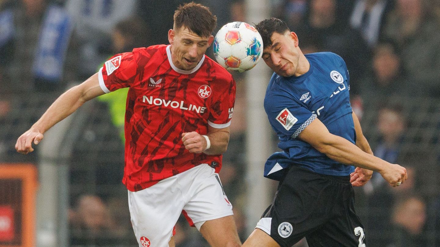 Daniel Hanslik (l) soll die Angriffsflexibilität beim VfL Bochum erweitern. (Archivbild) Foto: Friso Gentsch/dpa