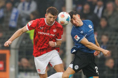 Daniel Hanslik (l) soll die Angriffsflexibilität beim VfL Bochum erweitern. (Archivbild) Foto: Friso Gentsch/dpa