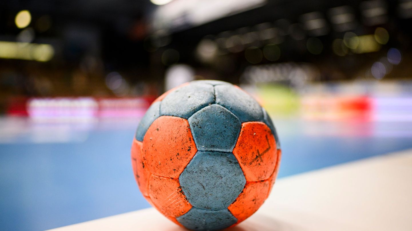 Die HSG Wetzlar holt einen Spielmacher aus Hüttenberg. (Symbolbild) Foto: Tom Weller/dpa