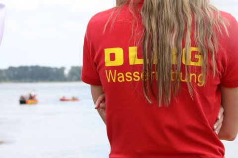 Die DLRG warnt angesichts steigender Temperaturen vor einem unvorsichtigem Sprung in freie Gewässer. (Symbolbild) Foto: Sascha T