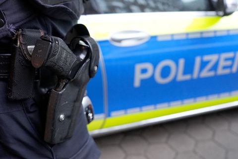 Die Polizei hat in Hamburg-Altona nach dem früheren RAF-Terroristen Staub gesucht. (Symbolbild) Foto: Marcus Brandt/dpa