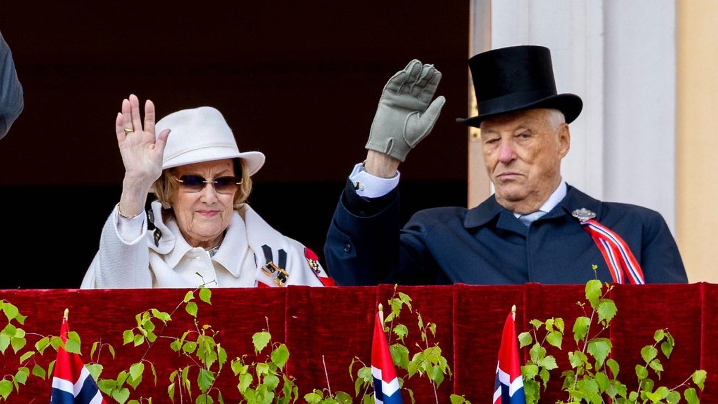 König Harald hat mitgeteilt, dass es Königin Sonja besser geht.