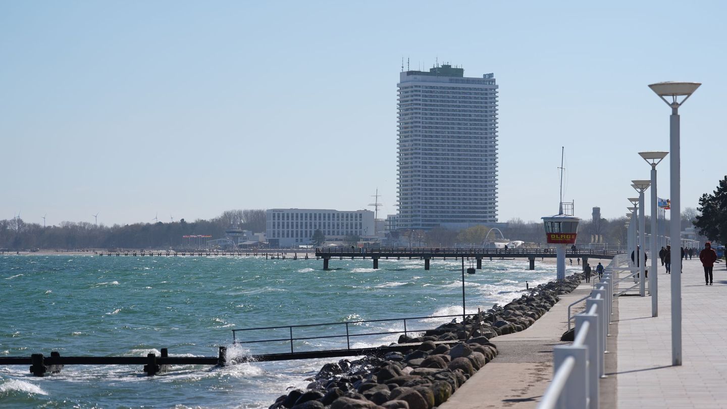 Die Strandpromenade von Travemünde. Während Hotels steigende Buchungszahlen melden, ist die Lage bei Vermietern kleinerer Unterk