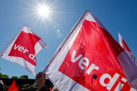 Verdi hat Klinik-Personal in mehreren deutschen Städten zu Protestaktionen aufgerufen. (Archivbild) Foto: Thomas Banneyer/dpa