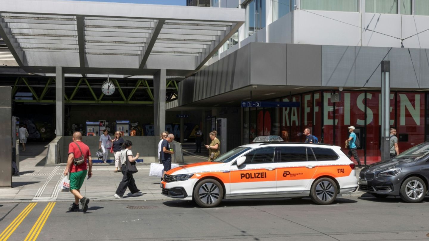 Polizei vor dem Bahnhof Winterthur