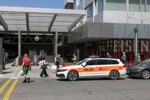Polizei vor dem Bahnhof Winterthur
