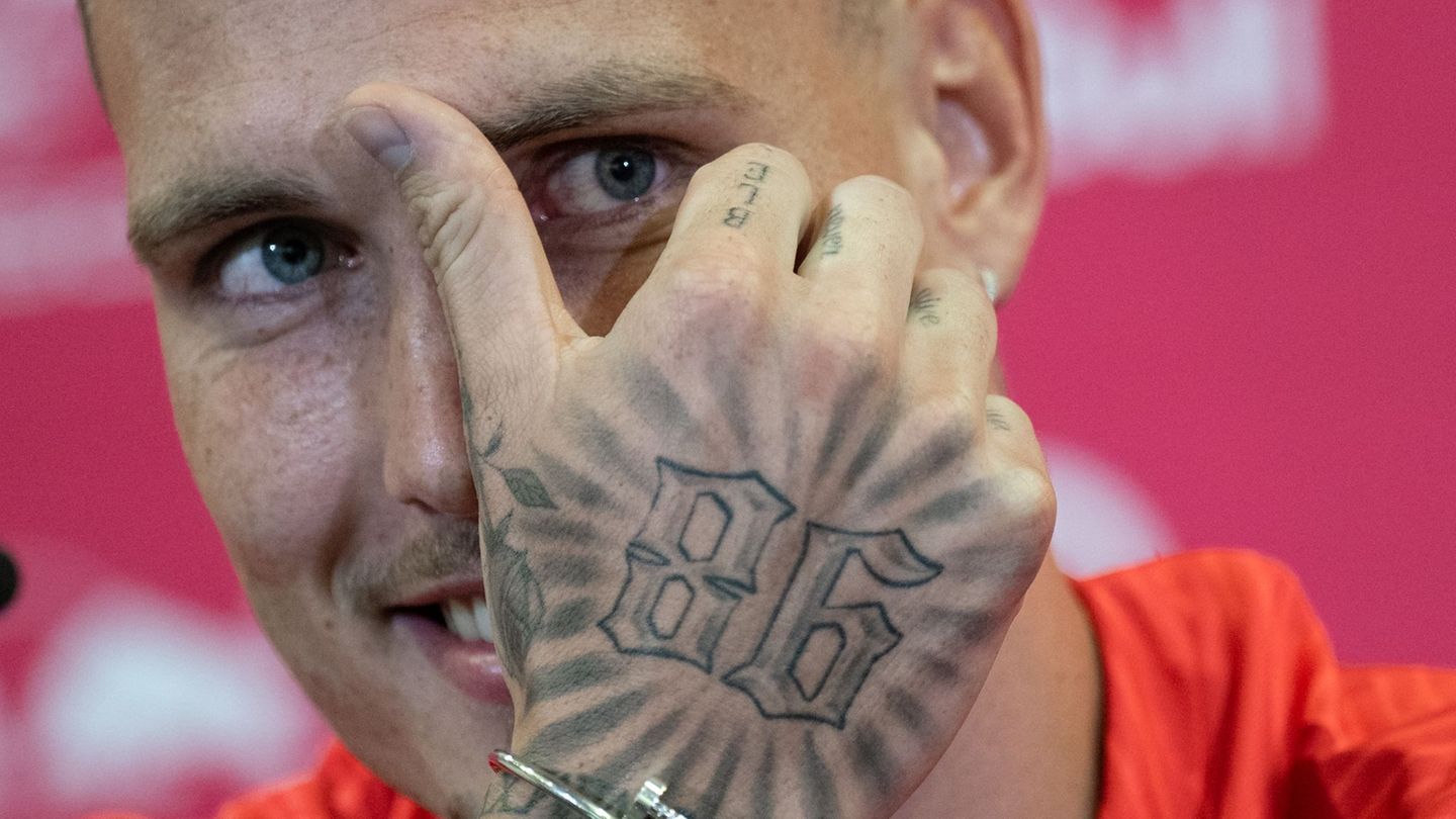 David Raum liebt Tattoos. (Archivbild) Foto: Hendrik Schmidt/dpa