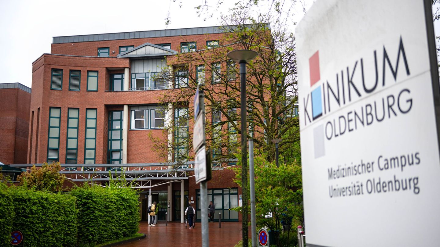 Das Klinikum Oldenburg kündigte an, von der Cyberattacke betroffene Patienten zu informieren. (Archivbild) Foto: Sina Schuldt/dp