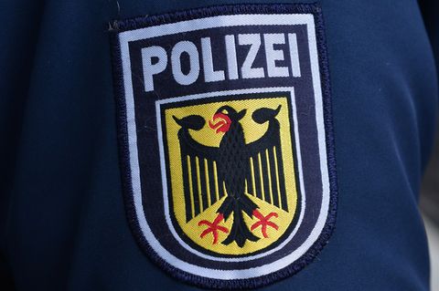 Die Bundespolizei nahm den 36-Jährigen in Erfurt in Empfang. (Symbolbild) Foto: Martin Schutt/dpa