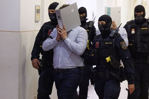 Der Hauptangeklagte im Prozess um abgesagte Swift-Konzerte erhielt 15 Jahre Haft Foto: Tobias Steinmaurer/APA/dpa