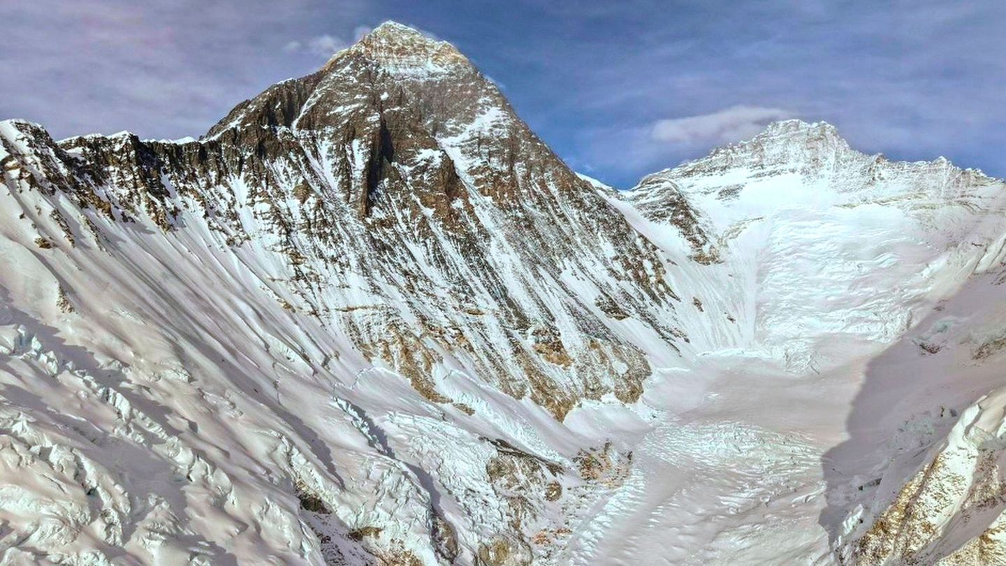 Extrembergsteigen: US-Läufer erklimmt Everest in unter zehn Stunden