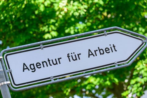 Im April war die erhoffte Frühjahrsbelebung ausgeblieben. Kann der Mai Hessens Arbeitsmarkt wieder in Schwung bringen? (Symbolbi