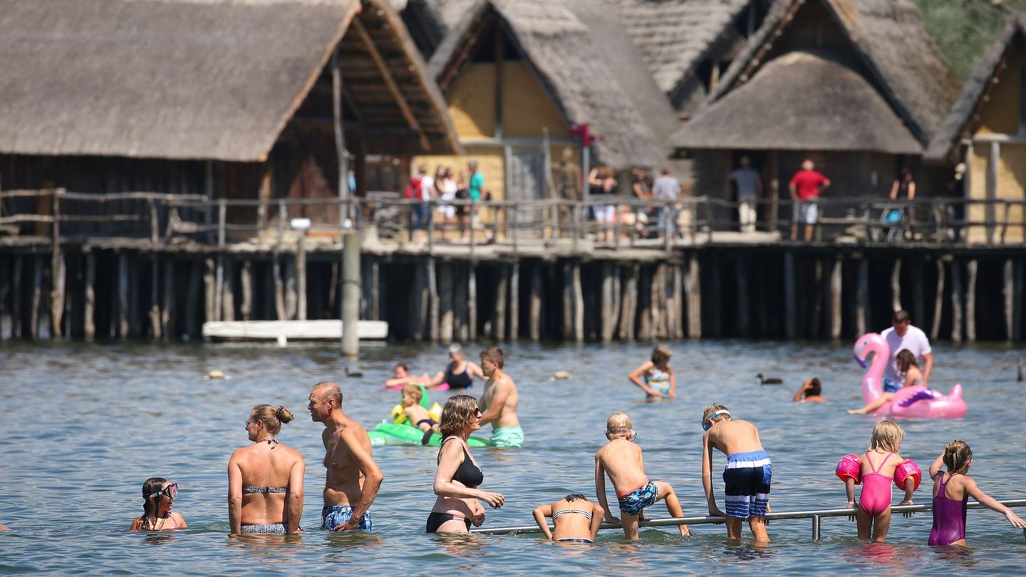 Wer sicher in Seen und Flüssen in Baden-Württemberg schwimmen gehen will, sollte ein paar Dinge beachten. (Symbolbild) Foto: Kar