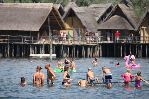 Wer sicher in Seen und Flüssen in Baden-Württemberg schwimmen gehen will, sollte ein paar Dinge beachten. (Symbolbild) Foto: Kar