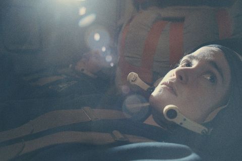 Anastassija Belikowa (gespielt von Alice Englert) erreicht als erste Kosmonautin den Mond. Foto: -/Apple TV/dpa