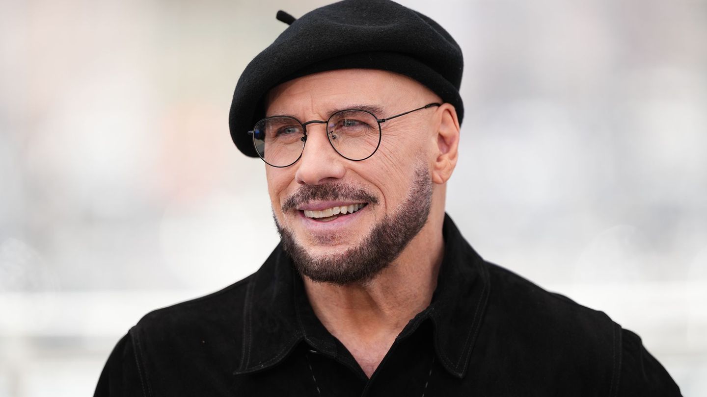 Schauspieler, Sänger und Tänzer John Travolta gibt sein Regiedebüt. (Archivbild) Foto: Scott A Garfitt/Invision/AP/dpa