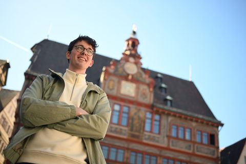 Benedikt Döllmann ist 20 Jahre alt – und Stadtrat in seiner Heimatstadt Tübingen. Foto: Marijan Murat/dpa