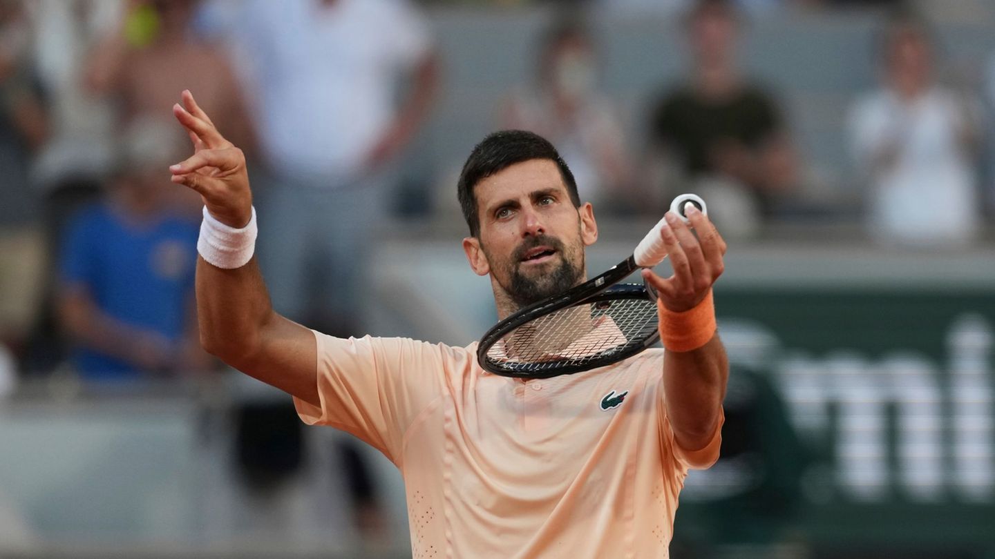 Hat in Paris sichtlich gute Laune: Novak Djokovic. Foto: Thibault Camus/AP/dpa
