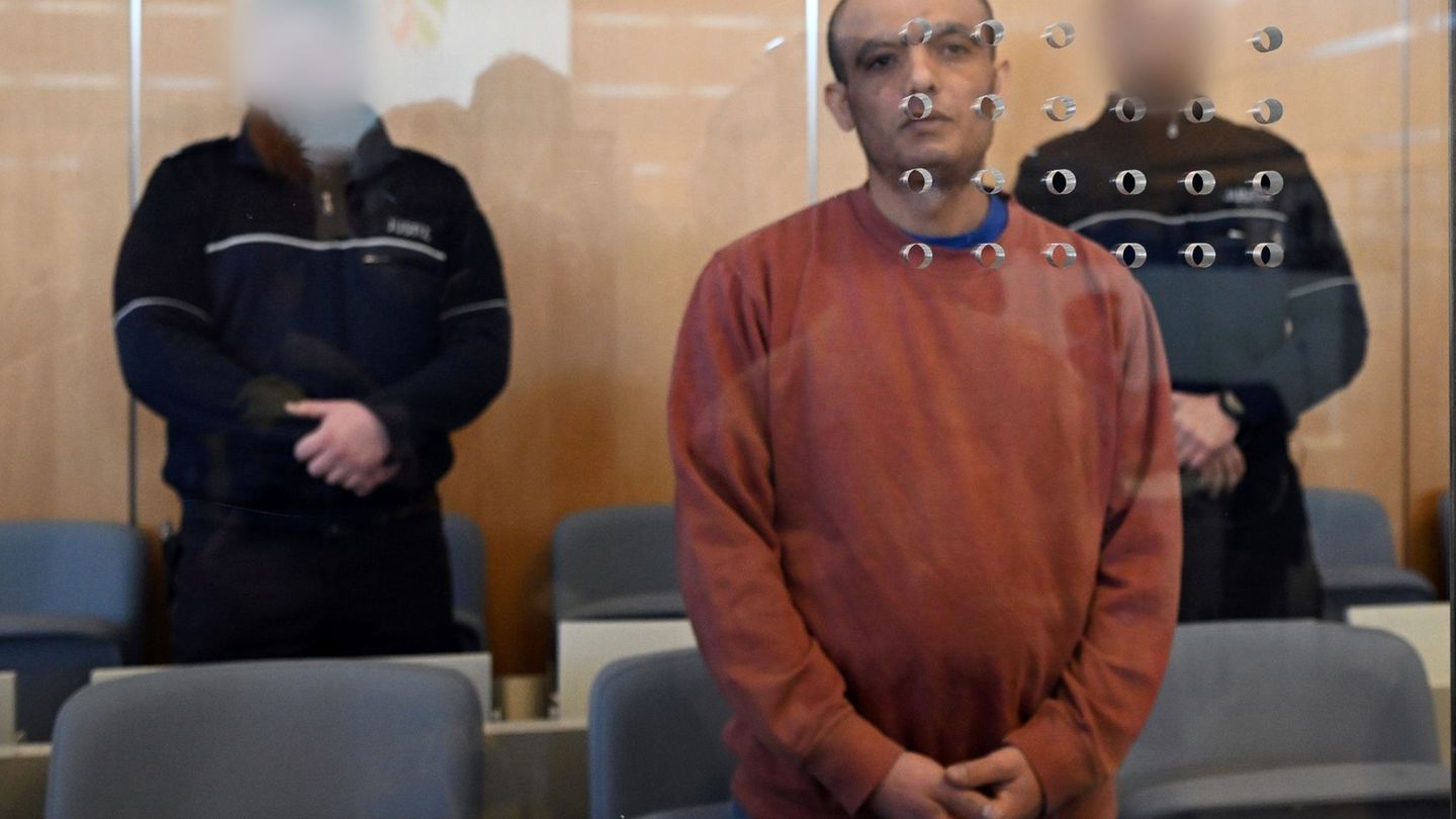 Hat die Tat einem Psychiater gestanden: der Angeklagte. (Archivbild) Foto: Federico Gambarini/dpa