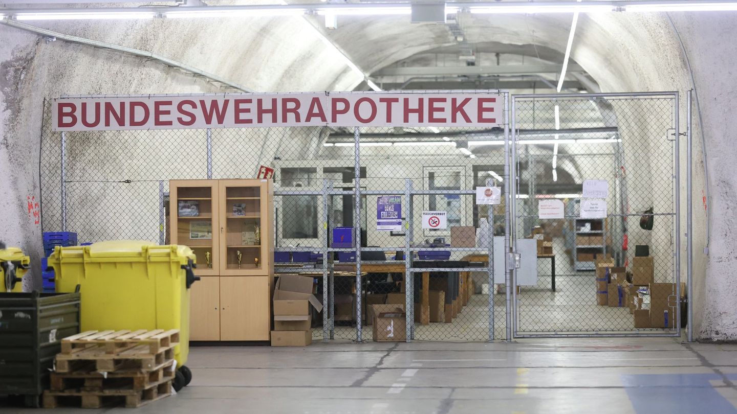 Die Apotheke liegt auf dem Gelände der Feldwebel-Anton-Schmid-Kaserne. Foto: Matthias Bein/dpa