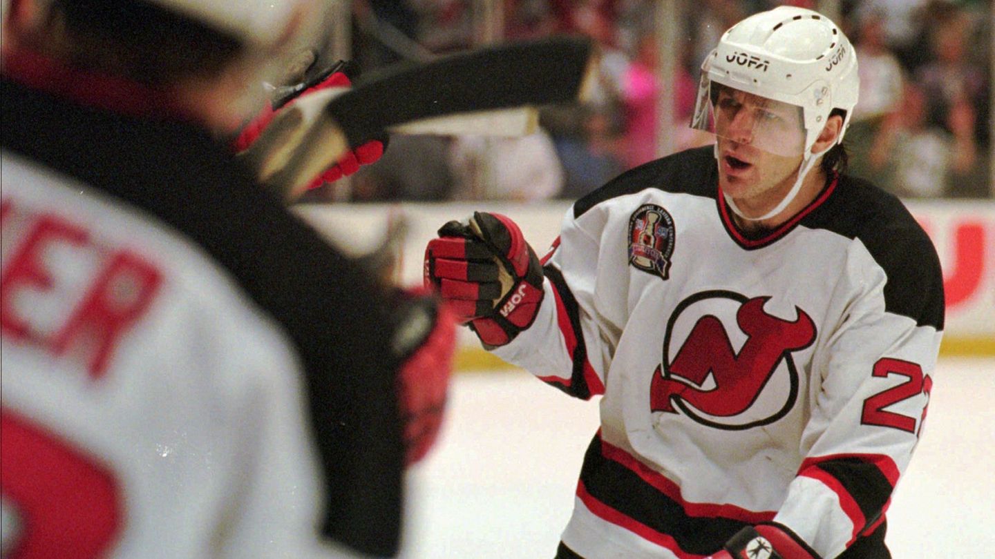 Claude Lemieux spielte in seiner NHL-Karriere auch für die New Jersey Devils (Archivbild)