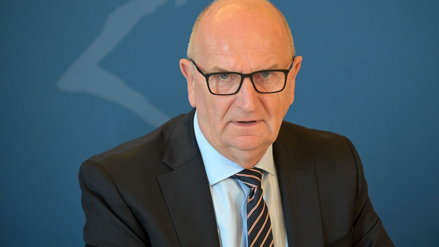 Ministerpräsident Woidke findet, es müsse alles dafür getan werden, dass die Menschen von ihrer Arbeit gut leben können und Trei