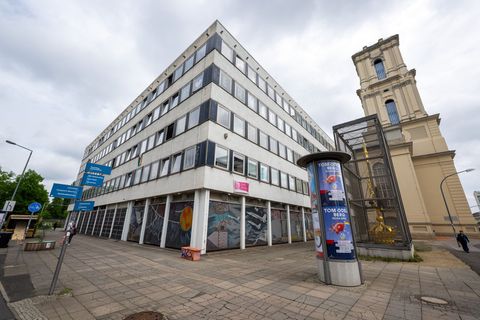 Auch das Potsdamer Rechenzentrum präsentiert sich am „Tag der Baukultur“. (Archivbild) Foto: Soeren Stache/dpa