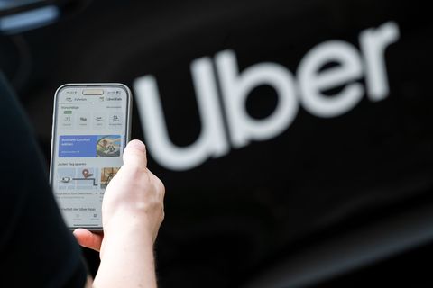 Uber führt in Deutschland eine neue In-App-Funktion ein, die es Fahrgästen erlaubt, während der Fahrt den Ton im Fahrzeug aufzuz