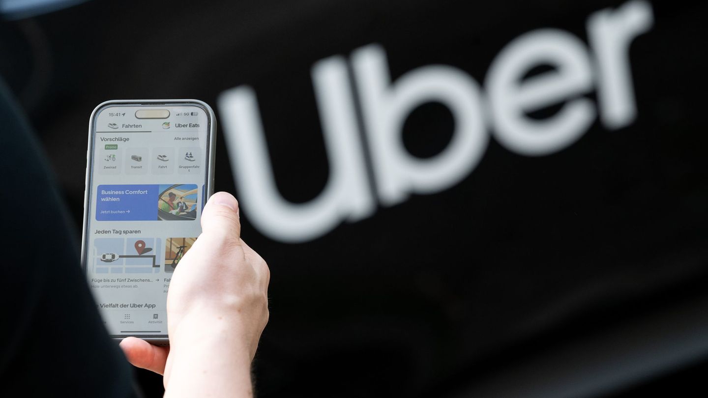 Uber führt in Deutschland eine neue In-App-Funktion ein, die es Fahrgästen erlaubt, während der Fahrt den Ton im Fahrzeug aufzuz