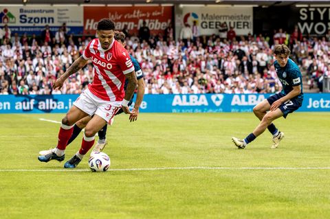 Justin Butler bleibt Energie Cottbus erhalten. (Archivbild) Foto: Frank Hammerschmidt/dpa