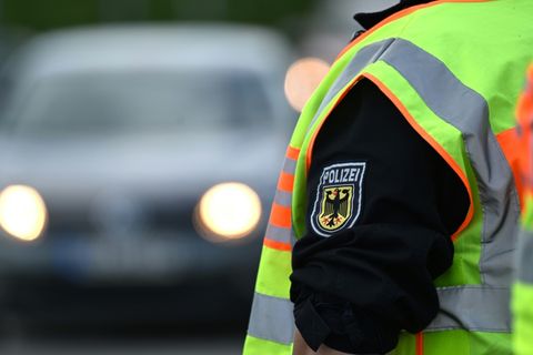 Bundespolizist bei Grenzkontrolle
