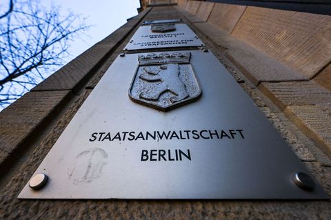 Die Berliner Staatsanwaltschaft Berlin klagt einen Mann wegen versuchter Tötung seiner Frau an. (Symbolbild) Foto: Jens Kalaene/