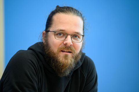 „Gegenmacht – Die Zivilgesellschaft schlägt zurück“ ist nicht das erste Buch von Semsrott. (Archivbild) Foto: Bernd von Jutrczen
