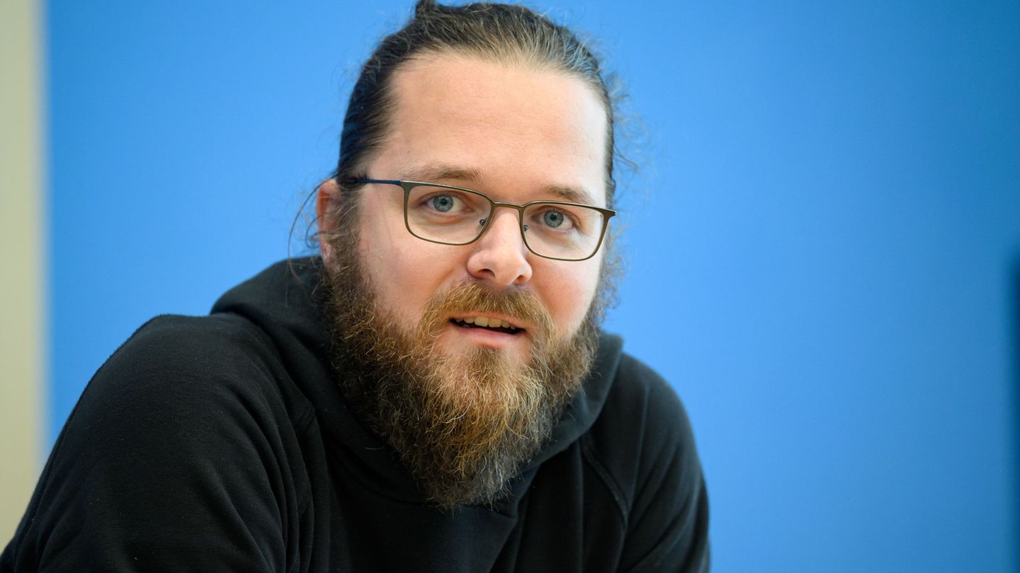 „Gegenmacht – Die Zivilgesellschaft schlägt zurück“ ist nicht das erste Buch von Semsrott. (Archivbild) Foto: Bernd von Jutrczen